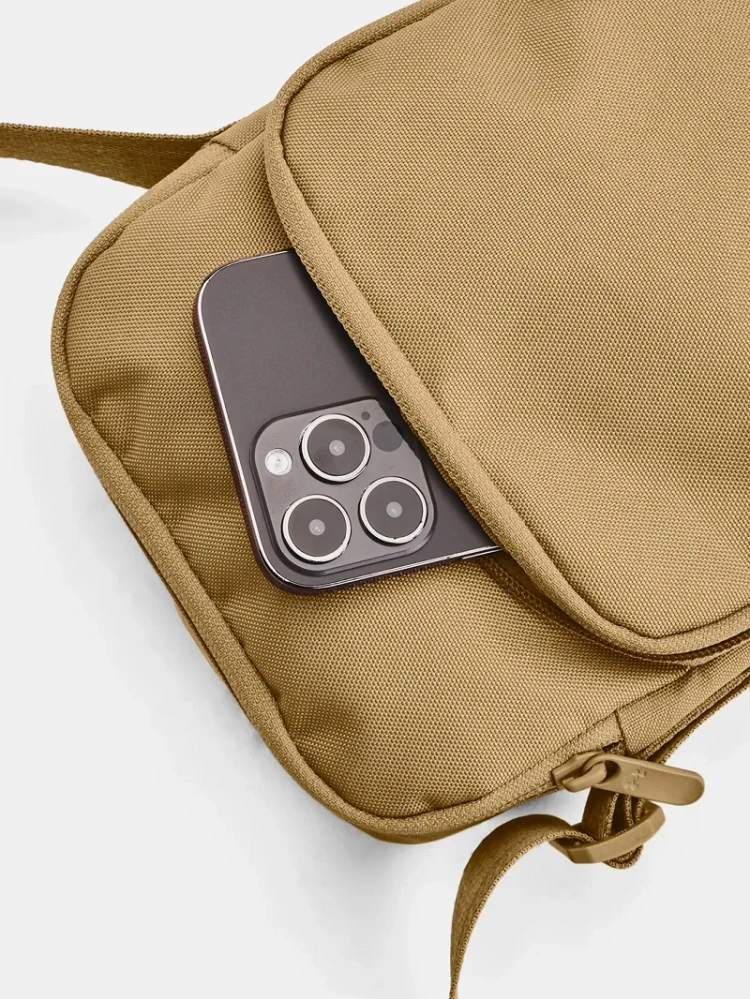 Under Armour CROSSBODY Essential Lite světle hnědá